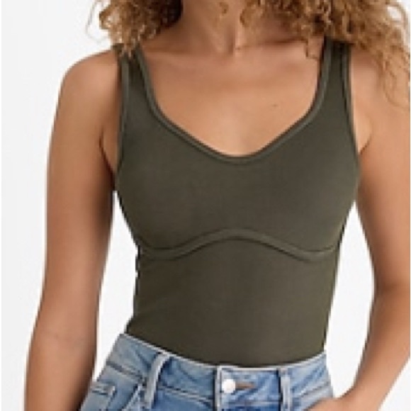 Express Body Contour Seamless Ribbed
Sweetheart Cropped Tank - Picture 2 of 7